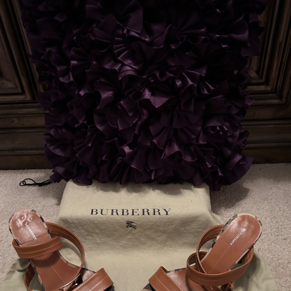 Authentic Burberry heels ( sandals) - Picture 5 of 5